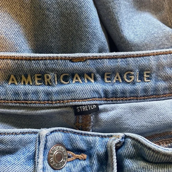 American Eagle Outfitters Distressed Mom Jean Size 4 EUC - Picture 6 of 8